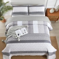 Bespoke Quilted Bedspread and Pillowcases Set: Tailored Luxury for Your Home - Queen size thumbnail