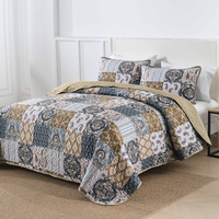 Retro Charm Queen Bedspread Set with Bold Checkered Design thumbnail