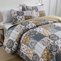 Retro Charm Queen Bedspread Set with Bold Checkered Design thumbnail