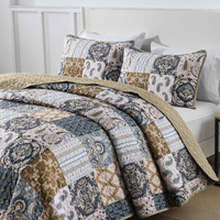 Retro Charm Queen Bedspread Set with Bold Checkered Design thumbnail