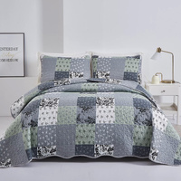 Vivacious Quilted bedspread and pillowcovers set: Full of Life and Energy - Queen size thumbnail