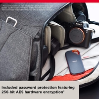 SanDisk 1TB Extreme PRO Portable SSD V2 (SDSSDE81-1T00-G25) thumbnail