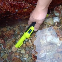 Waterproof Handheld Metal Detector with Lcd Display - Fluorescent Green thumbnail