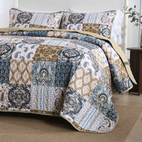 Retro Charm Queen Bedspread Set with Bold Checkered Design thumbnail