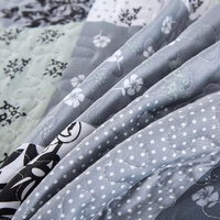 Vivacious Quilted bedspread and pillowcovers set: Full of Life and Energy - Queen size thumbnail