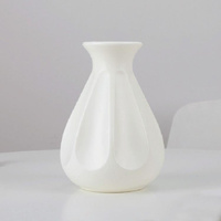 Drop-resistant Plastic Vase for Dry and Wet Flower Arrangements - Blue thumbnail