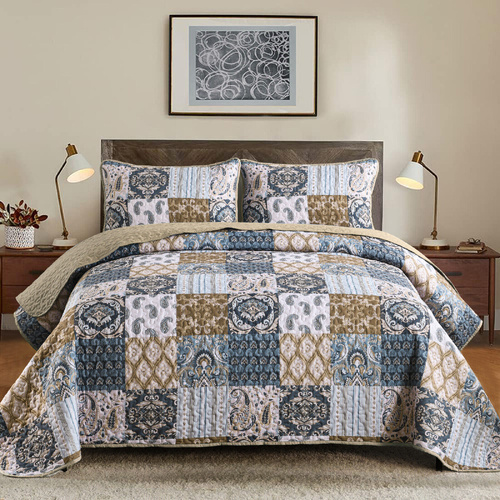 Retro Charm Queen Bedspread Set with Bold Checkered Design - Main Image