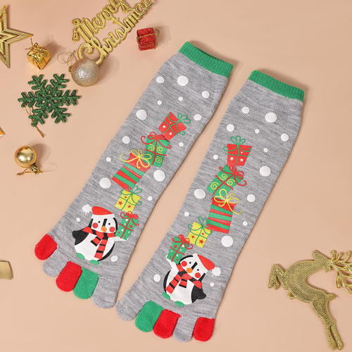 Penguin Christmas tabi socks with gift tower design, women's cartoon stockings 5 pairs - Main Image