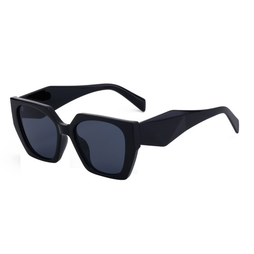 Bold Oversized Black Frame Sunglasses | UV400 Designer Fashion Shades - Main Image