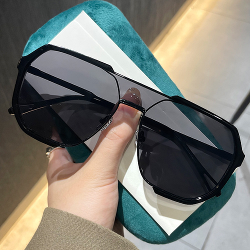 Black Frame Gray Tablets Unisex Oversized Aviator Metal Frame Sunglasses - Retro Fashion Eyewear with AC Lenses - Main Image