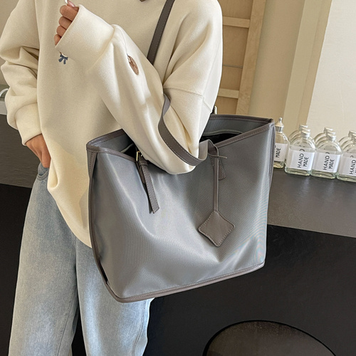 Grey New Large Capacity Tote Bag - Simple, Versatile Handbag for Casual Outings, Lightweight and Stylish - Main Image