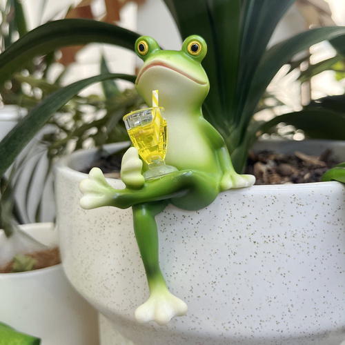 2 Pcs Green Realistic Frog with Legs Crossed Pot Hanger - Glass Fish Tank Edge Decor, Outdoor Garden Animal Ornament, Hanging Planter Decoration - Main Image