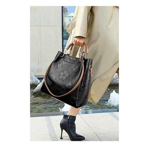 Black Elegant Embossed PU Leather Tote Bag for Women - Large Capacity Handbag with Inner Pouch - Main Image