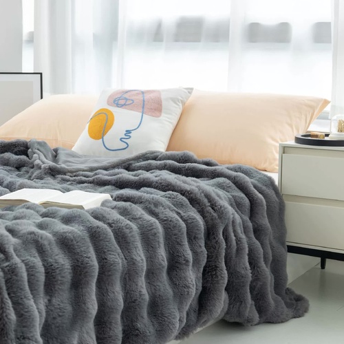 Dark Grey 100*160cm Plush Toscana Rabbit Hair Throw Blanket - Soft Flannel Fleece for All Seasons, Perfect for Couch & Bed - Main Image