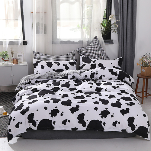 Black and White Cow Pattern 3-Piece Polyester Duvet Cover Set with 2 Pcs Pillowcases - Elegant Bedding, Machine Washable, 173x230cm Duvet + 51x76cm Pi - Main Image