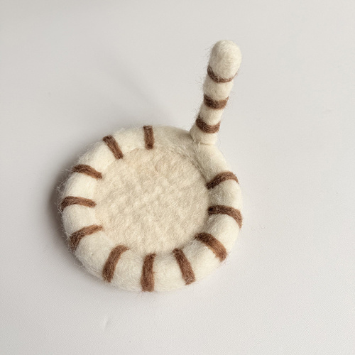 2 Pcs White Handmade Wool Felt Cat Coasters - Cute Tiger Design, Heat-Resistant Table Mats - Main Image