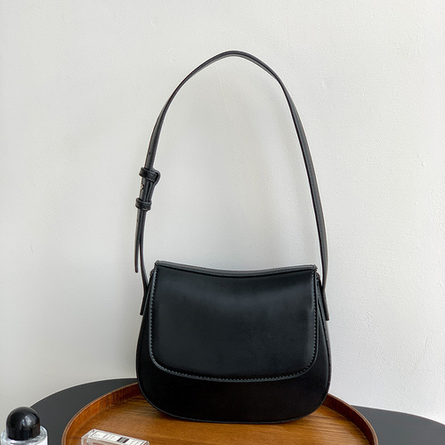 Black Women's Vintage Flap Shoulder Bag Solid Color Summer Fashion Large Capacity Tote Minimalist Underarm Commuter Bag - Main Image